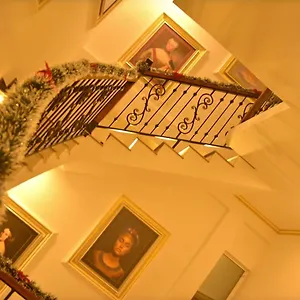New Queen's Palace Hotel