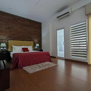 Daffodils Hotel
