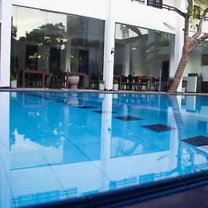 Hotel Woodnest Windmill, Negombo